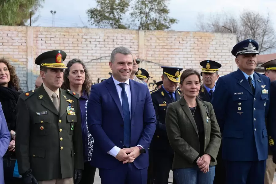 intendente de Godoy Cruz, Diego Costarelli acompaado por autoridades