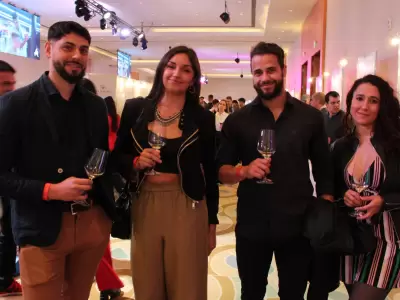 Luis Campos, Paula Quiroga, Nicols Frigole, Jael Albelo, disfrutando algunas de las 600 etiquetas para degustar.