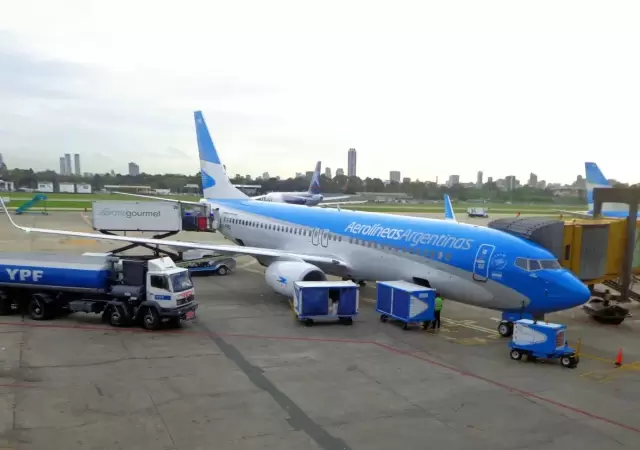 YPF y Aerolneas Argentinas.