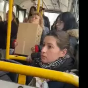 Perro a bordo: sube al colectivo, se arma la pelea y suelta: "Ojal tus hijos..."