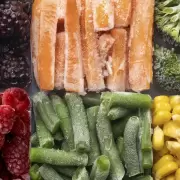 Errores comunes al congelar alimentos: cómo prevenir el crecimiento de bacterias