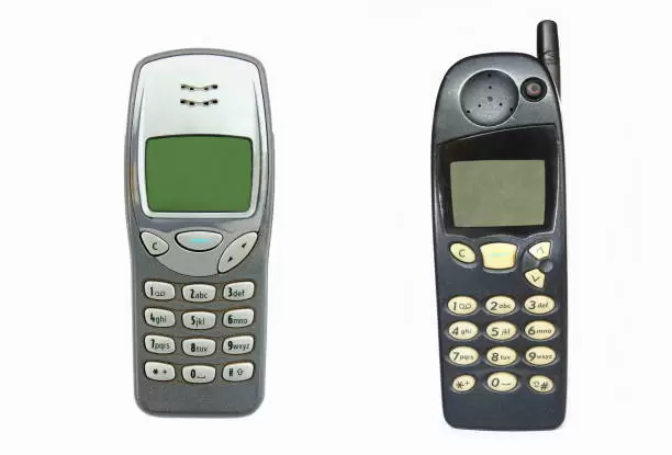 Viejos Nokia 1100 y 608