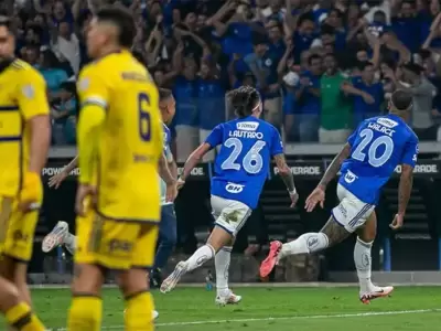 Cruzeiro le dio un duro golpe a Boca.