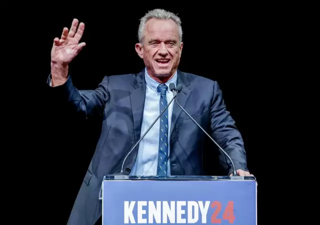 Robert F. Kennedy Jr., se baj de la contienda como candidato independiente