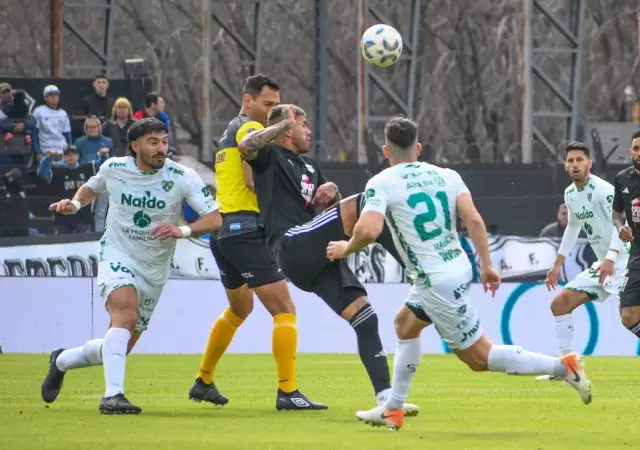 Deportivo Riestra vs Sarmiento de Junn.