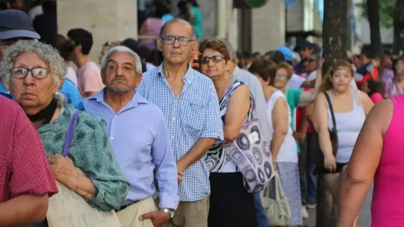 "Milei elige favorecer a otros sectores de donde s podra sacar la plata para dar un aumento a los jubilados. Pero no quiere hacerlo" (Pablo Rom)