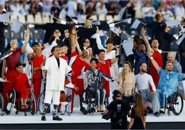 Lindo colorido en la inauguracin de los Juegos Paralmpicos.