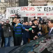 Increparon a Lacalle Pou en protesta educativa: "Bajte el sueldo, ladrn"