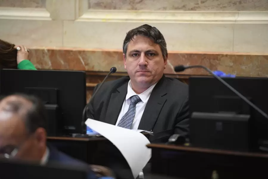 El senador Francisco Paoltroni, cuestionado por opinar contra decisiones del Gobierno. (Foto: web)