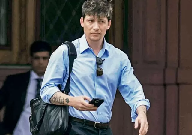 Santiago Caputo es uno de quienes trabajan en Casa Rosada con oficina propia aunque sin contrato formal. El joven es monotributista.