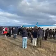 Por amenaza de bomba, evacuaron el vuelo de Carmen Barbieri y Marcelo Polino