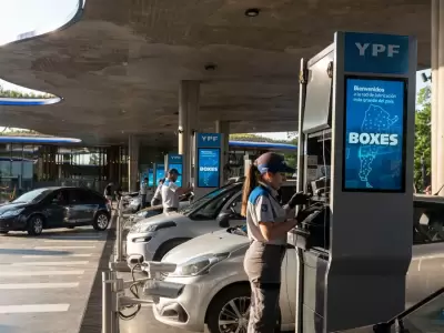 Desde maana martes bajarn los precios de los combustibles en YPF y Shell.