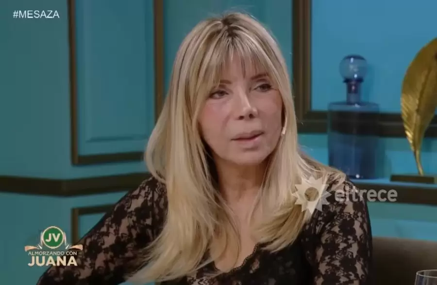 Adriana Brodsky, presencia en la mesa de Juana Viale.