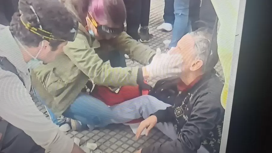 La Polica reprimi a los jubilados con gases lacrimgenos y golpes, en una marcha que se organiz desde el Congreso Nacional hasta Plaza de Mayo