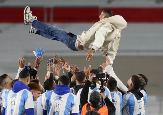 Fideo tuvo su merecido homenaje en la previa.