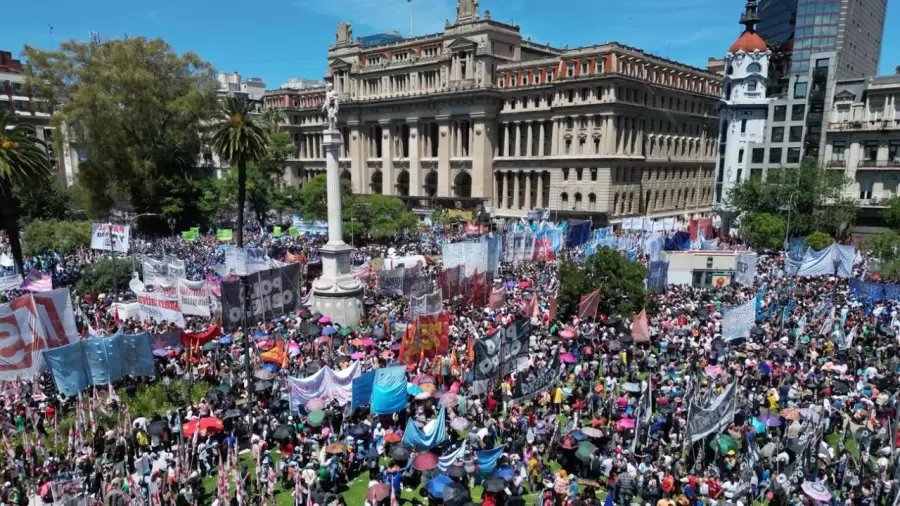 "Haba una cuadrilla de la Polica Federal preparada con aerosoles, y hay denuncias penales hechas" (Julio Piumato)