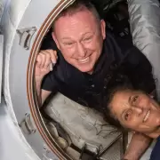 Qu pasar con los dos astronautas varados en el espacio?