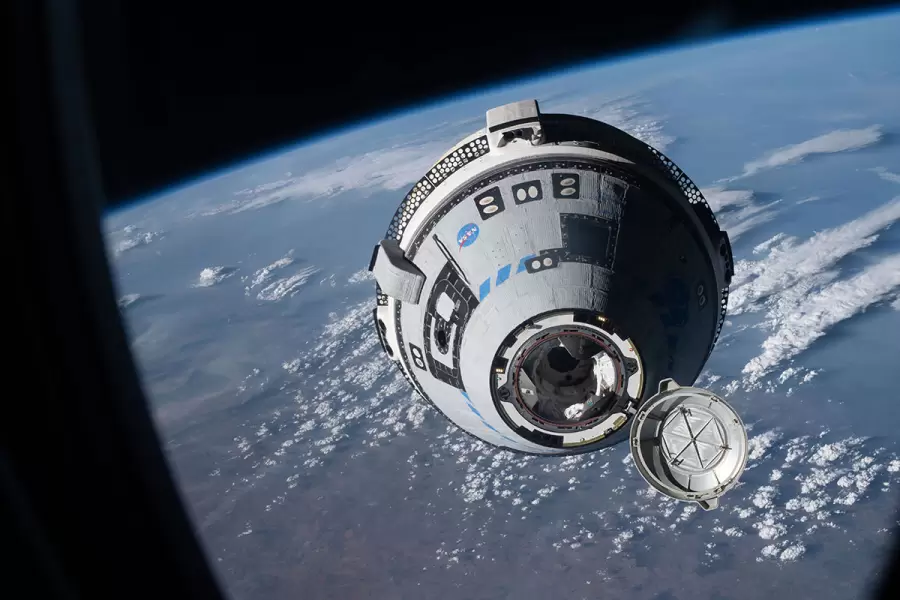 la estacion espacial internacional que alberga a los astronautas varados