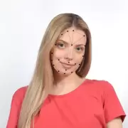 ¿Qué significa que una persona sonría sin mostrar los dientes?