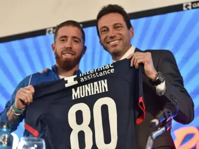 Iker Muniain con Marcelo Moretti, presidente del Cicln