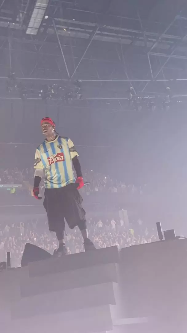 Travis Scott en su show en el Movistar.