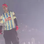 La camiseta especial de Travis Scott que us y gener misterio en Argentina