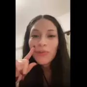 Fue a ver a Travis Scott y tuvo un extraño incidente con una riñonera llena de plata