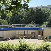 Maestra golpea brutalmente a una nia de 3 aos en su primer da de clases en Pars