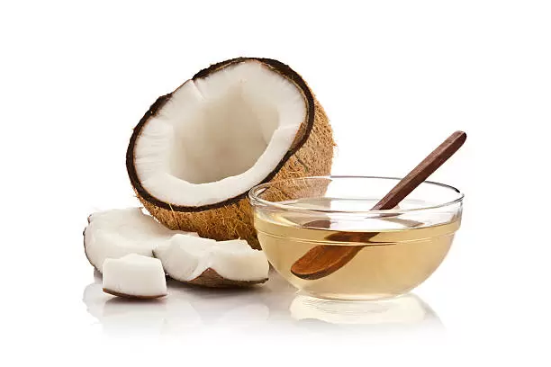 Aceite de coco como producto para blanquear los dientes amarillos