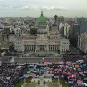 Tensiones y enfrentamientos en las protestas contra el veto a la ley jubilatoria