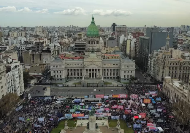 Tensiones y enfrentamientos en las protestas contra el veto a la ley jubilatoria