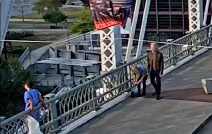 El incidente ocurri el martes por la noche mientras la leyenda del rock and roll estaba filmando un video musical.