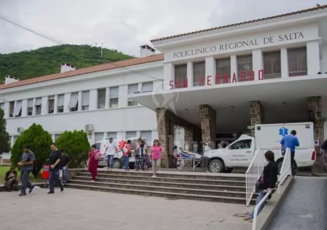 El hospital San Bernardo, donde fue atendido el hombre. (Foto: archivo web)