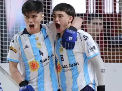 El sanjuanino Toms Lpez y el mendocino Valentino Marzonetto al grito de gol representando a la Argentina en el Mundial en Italia.