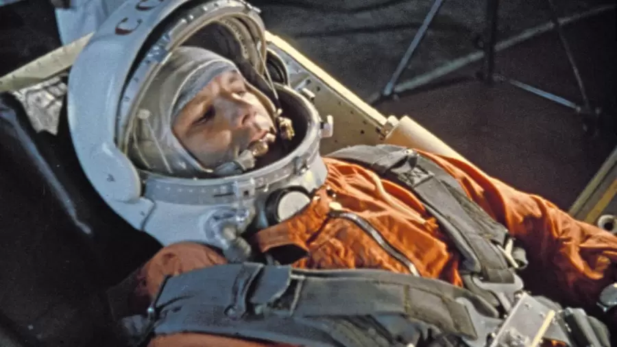 El astronauta Yuri Gagarin, el primer hombre en viajar al espacio exterior.