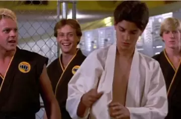 Chad McQueen junto a los protagonistas de "Karate Kid" en una escena del film. (Foto: Sony Pictures)