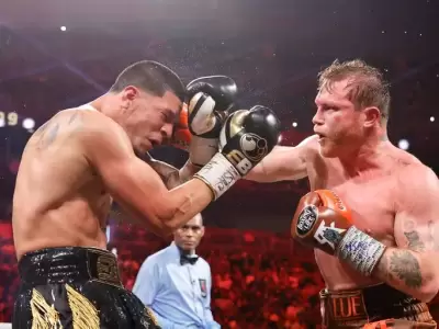 El Canelo Alvarez fue superior a Berlanga.