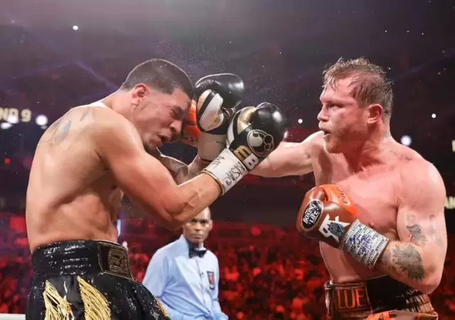 El Canelo Alvarez fue superior a Berlanga.