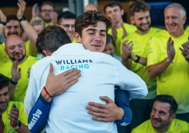 El jefe de Williams Racing, James Wowles junto con Franco Colapinto