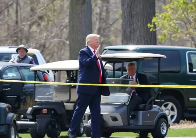 Donald Trump debi ser evacuado de un campo de golf