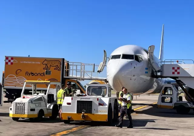 Flybondi fue habilitada por la ANAC para prestar servicio de rampa a otras aerolneas.