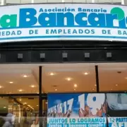 Bancarios alcanzan un salario mnimo de $1,4 millones y superan la inflacin