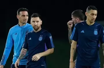 Lionel Messi junto a Lionel Scaloni y ngel Di Mara.