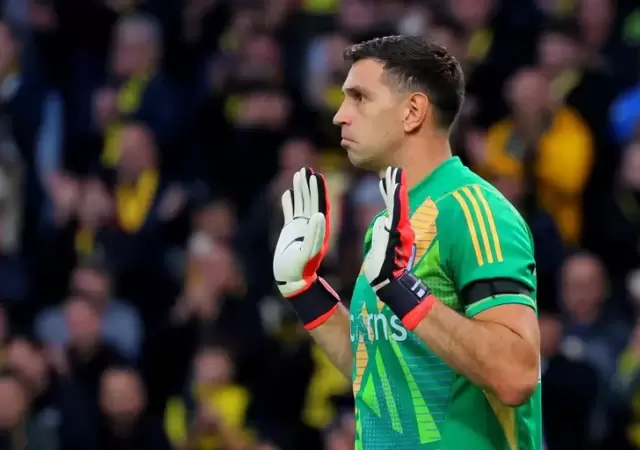 El Dibu Mart�nez tuvo una gran labor en Aston Villa