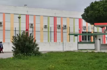 El colegio elemental de una tranquila localidad del pas ibrico se volvi un escenario de violencia extrema.