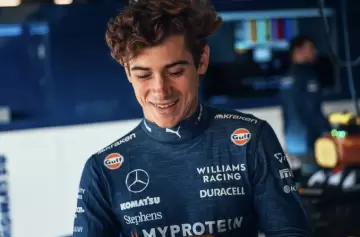 Gracias a Bizarrap, el primer tatuaje de su casco le lleg al corredor de  Williams Racing.