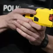 Hombre con machete amenaz a policas y fue neutralizado con una Taser