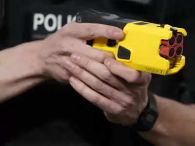 Hombre con machete amenaz a policas y fue neutralizado con una Taser