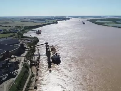 La Hidrova se vaca de barcos por el bajo nivel de agua del Ro Paran.