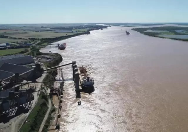 La Hidrova se vaca de barcos por el bajo nivel de agua del Ro Paran.